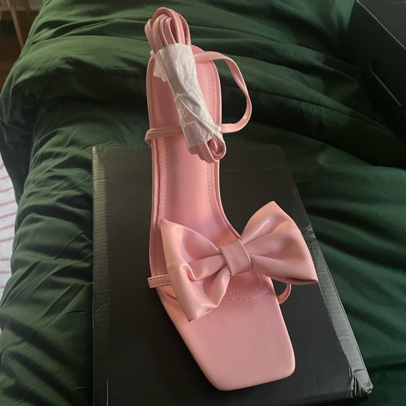 Pink lace up heel with Bow - Picture 5 of 5